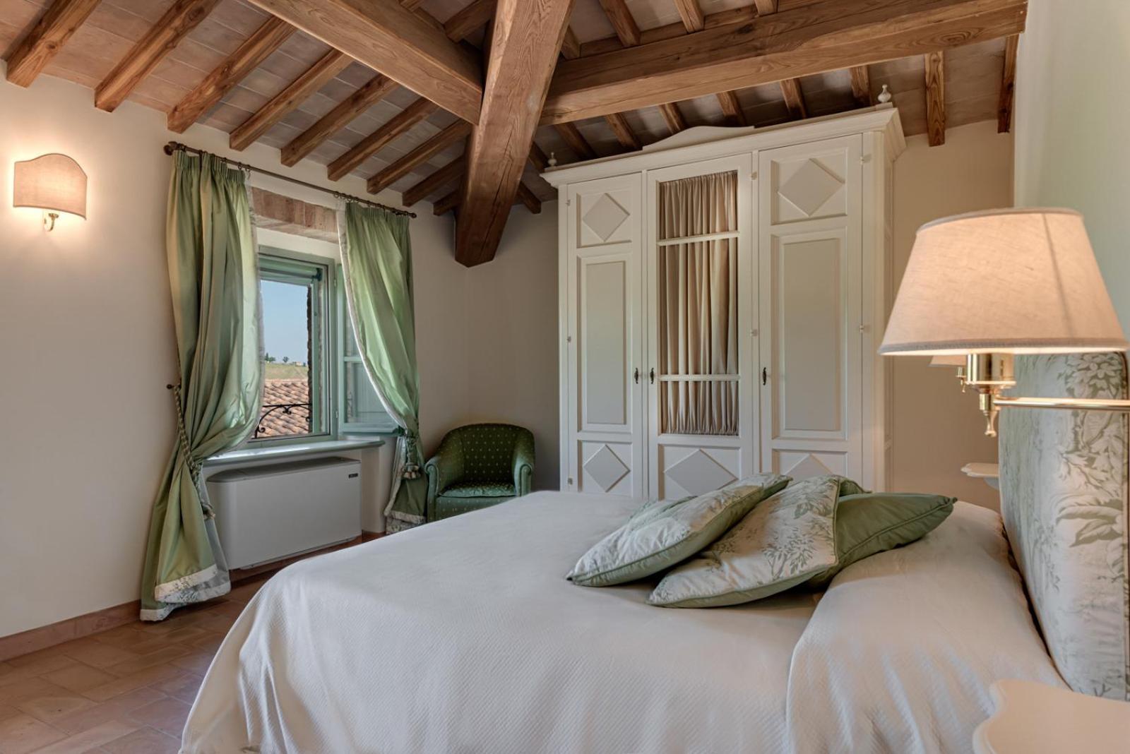 Villa Il Castagno Wine & Resort Siena Bagian luar foto