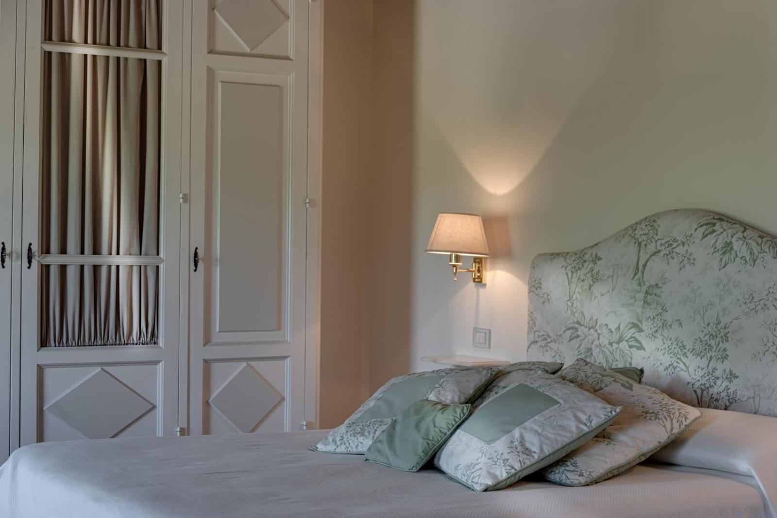 Villa Il Castagno Wine & Resort Siena Bagian luar foto