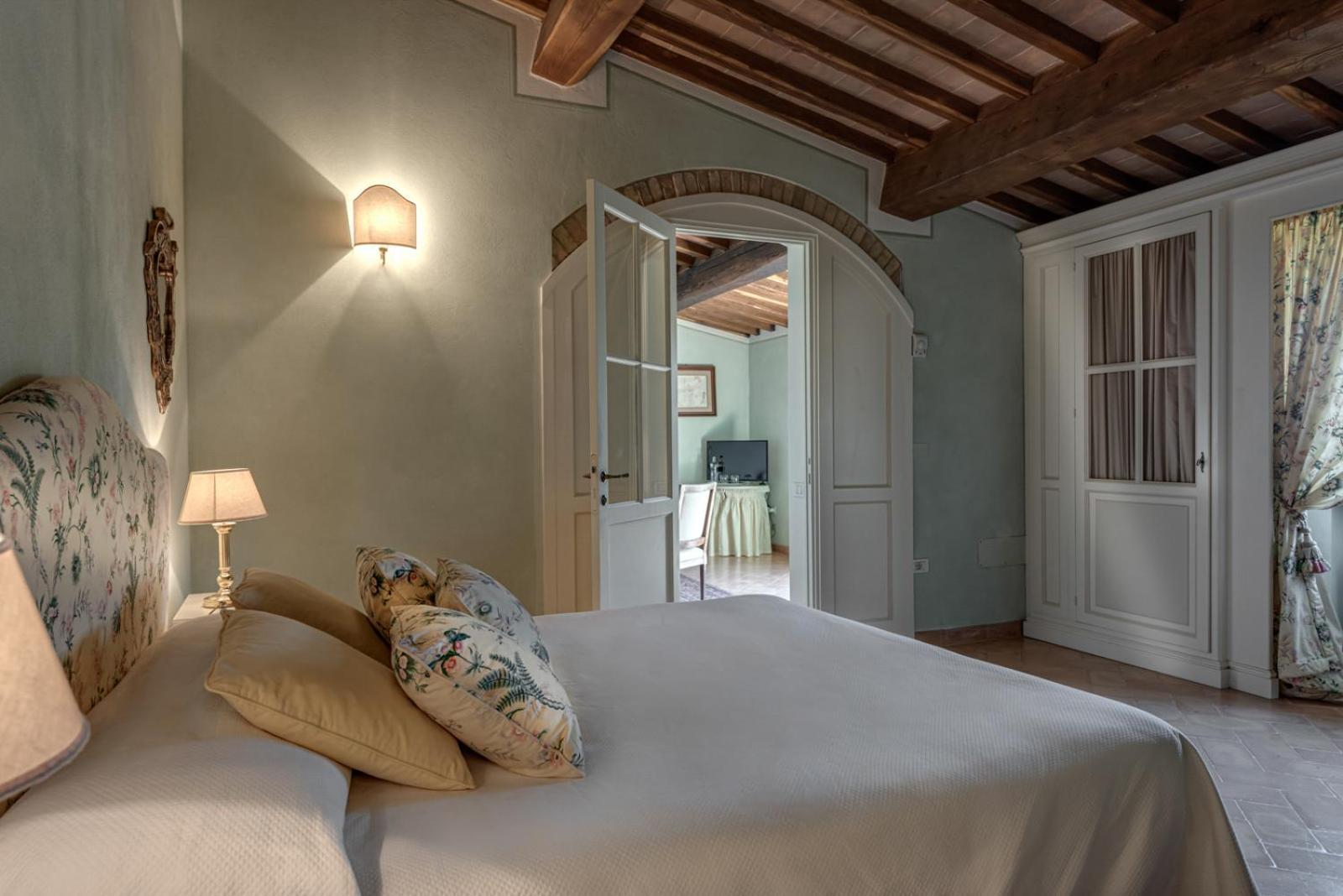 Villa Il Castagno Wine & Resort Siena Bagian luar foto
