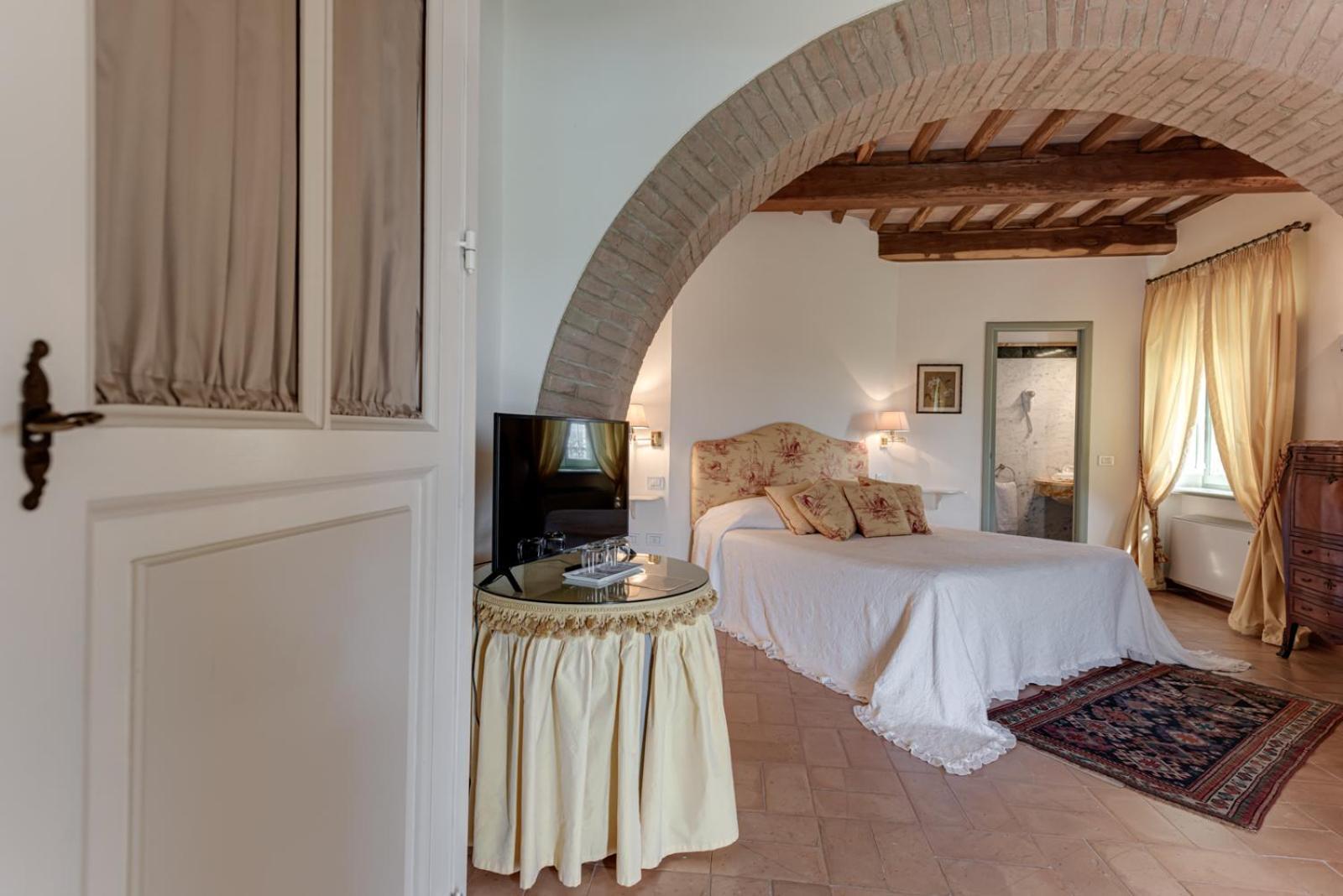 Villa Il Castagno Wine & Resort Siena Bagian luar foto
