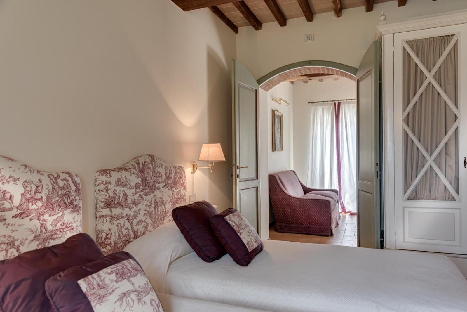 Villa Il Castagno Wine & Resort Siena Bagian luar foto