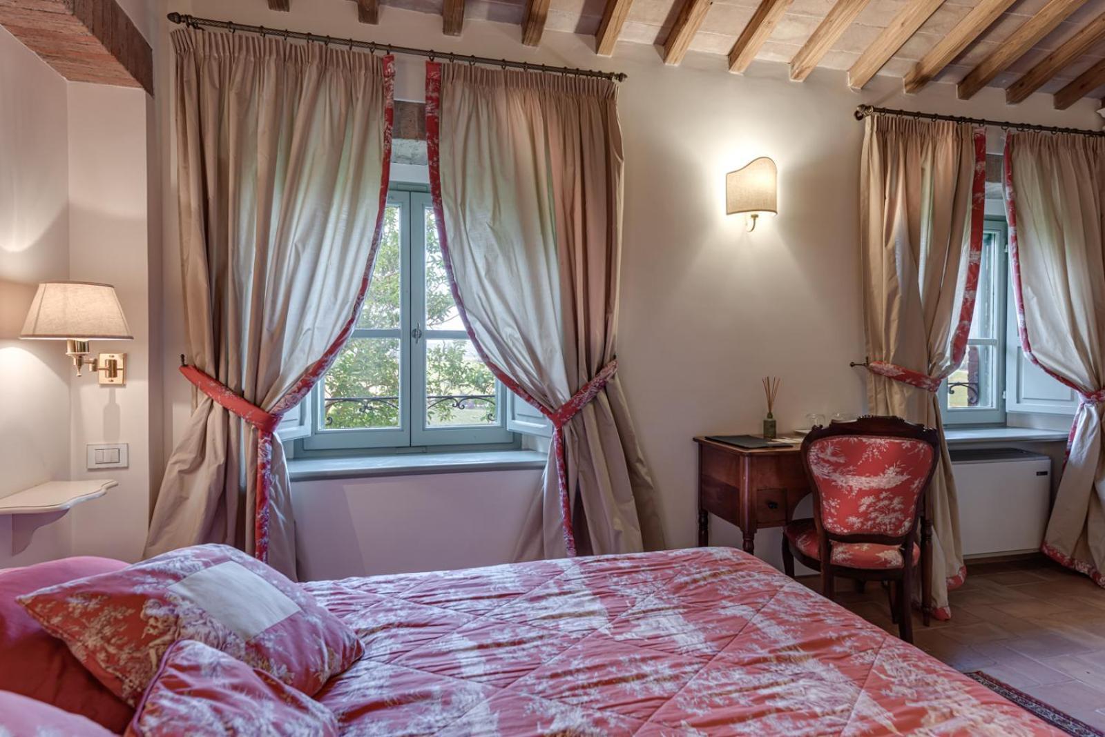 Villa Il Castagno Wine & Resort Siena Bagian luar foto