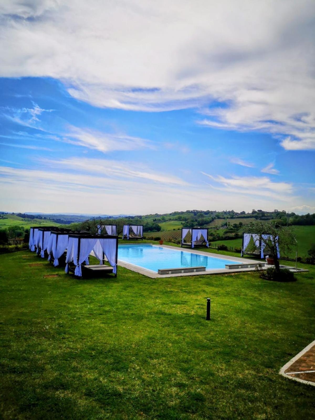 Villa Il Castagno Wine & Resort Siena Bagian luar foto