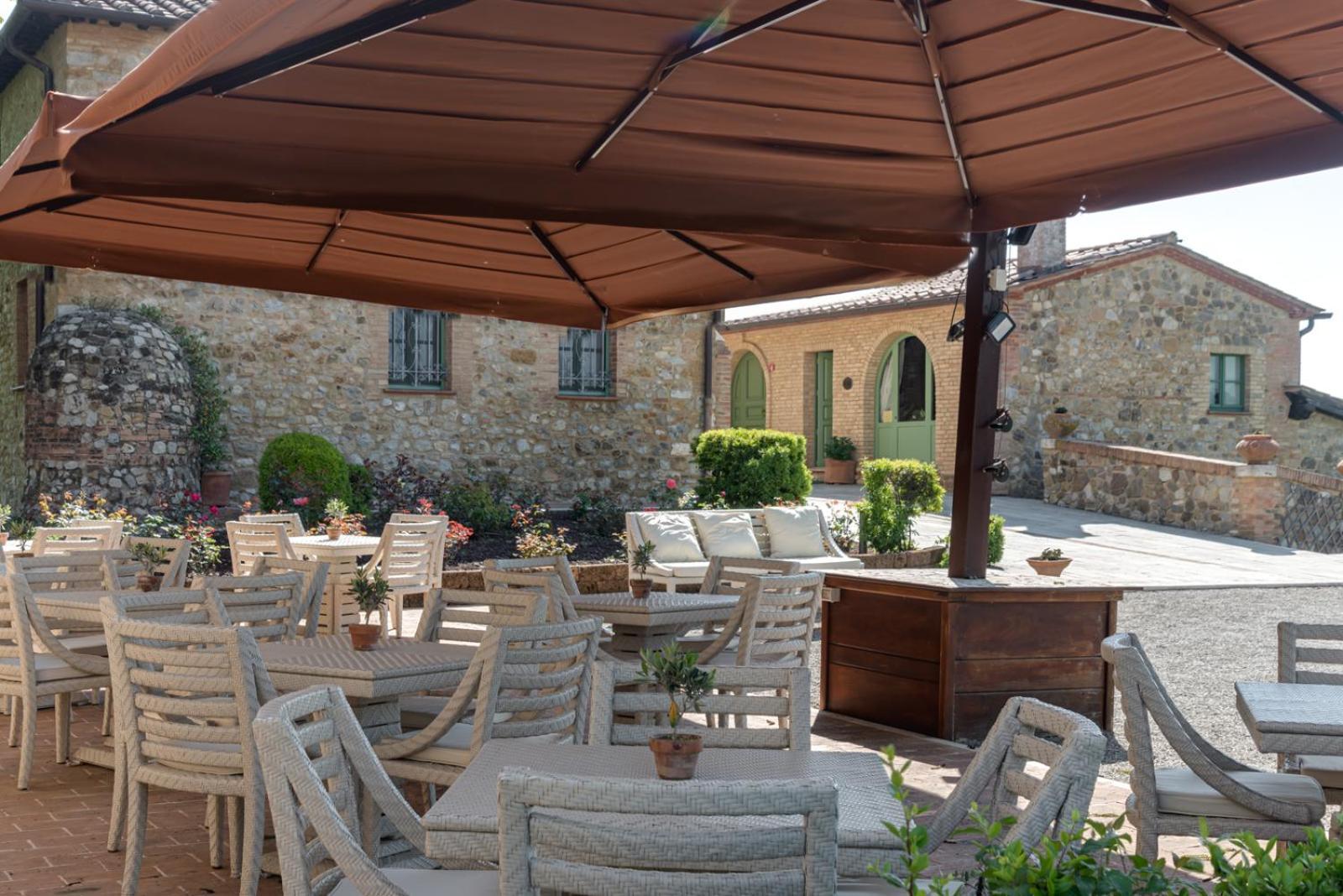 Villa Il Castagno Wine & Resort Siena Bagian luar foto