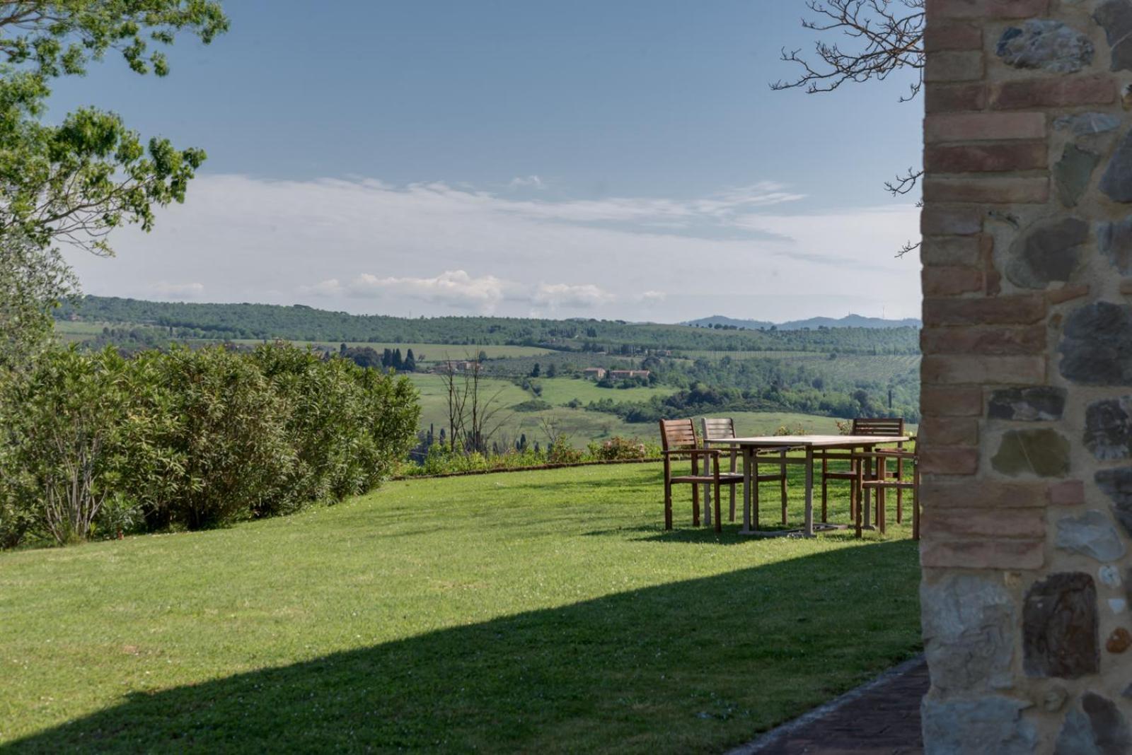 Villa Il Castagno Wine & Resort Siena Bagian luar foto