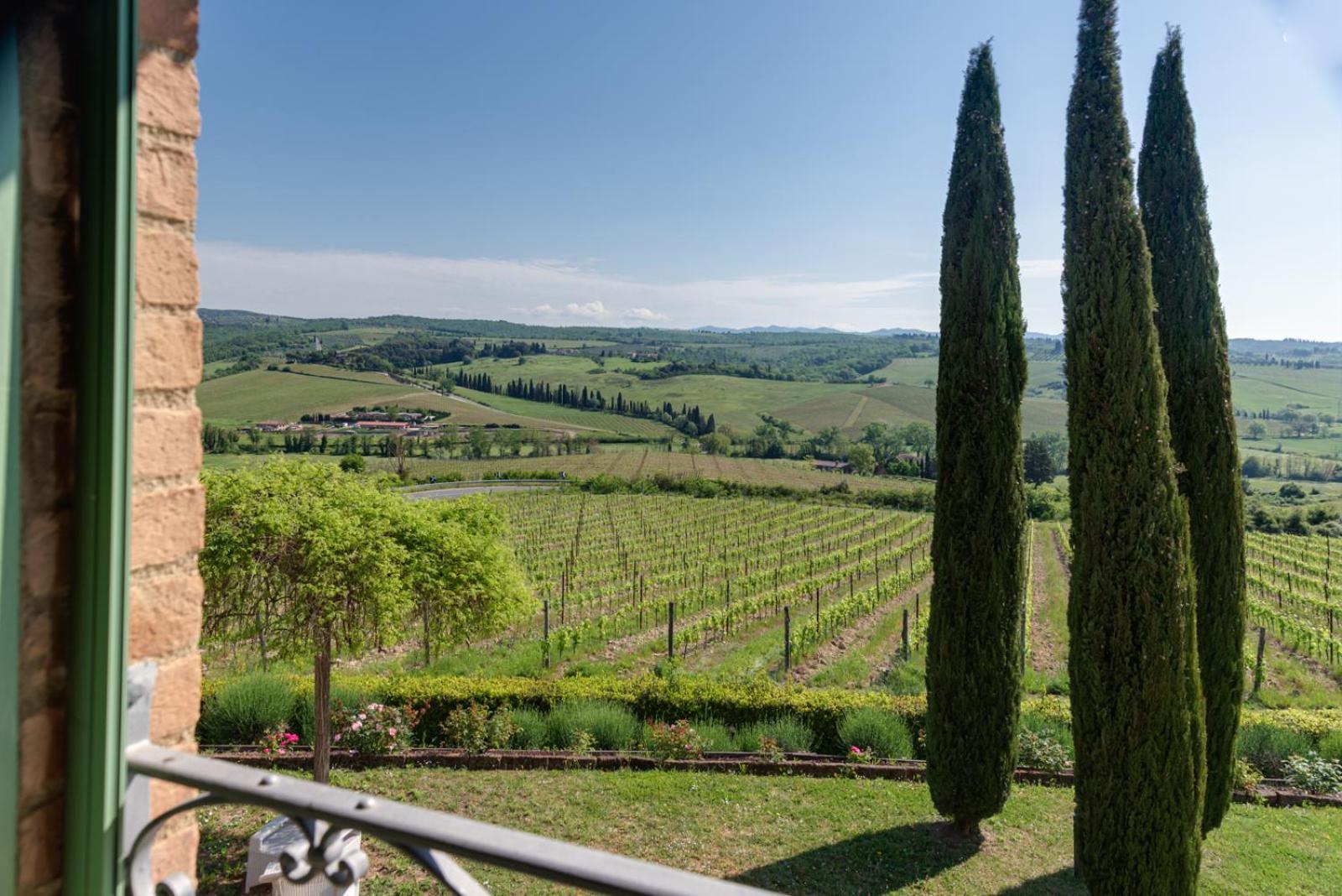 Villa Il Castagno Wine & Resort Siena Bagian luar foto