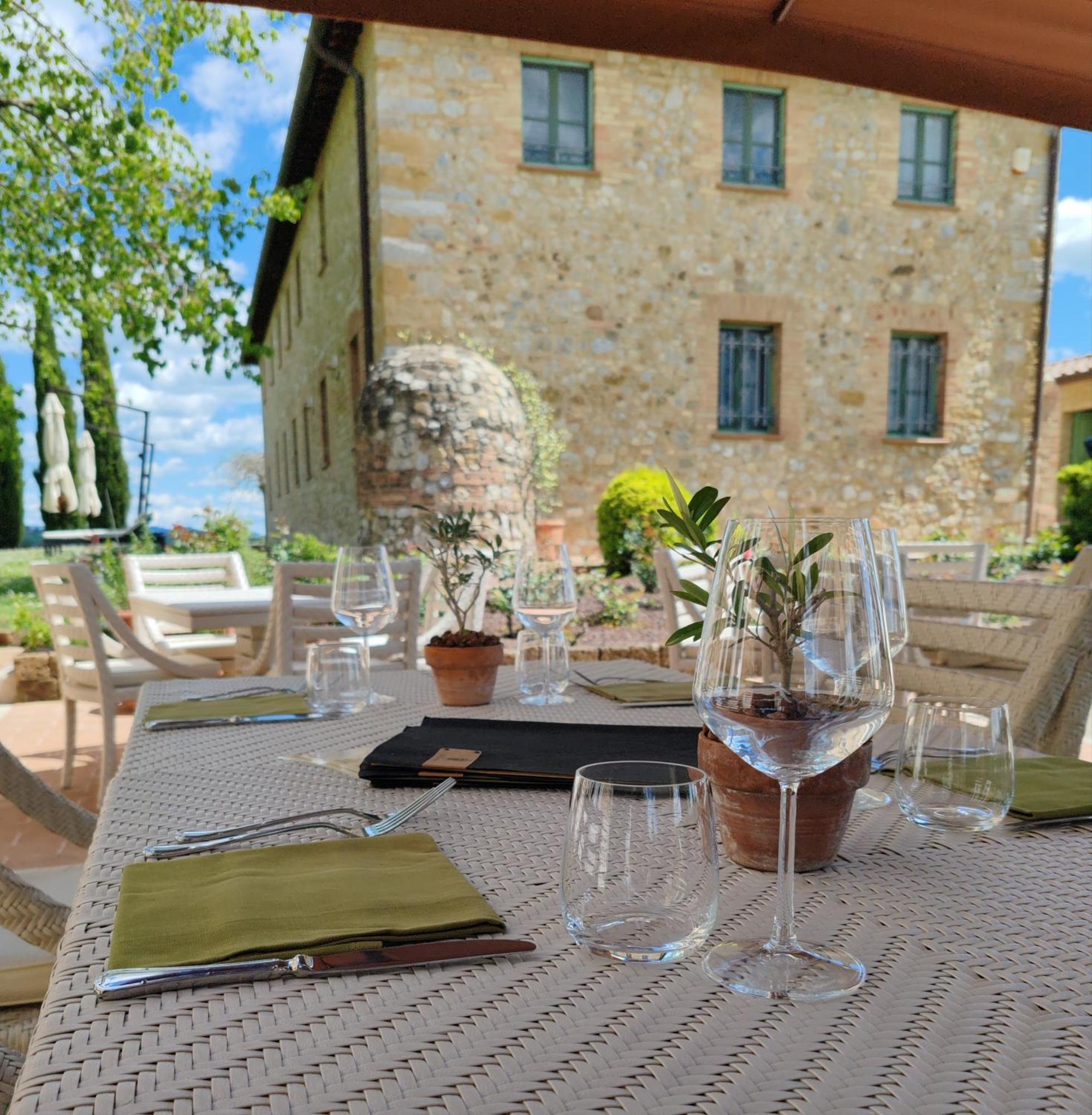 Villa Il Castagno Wine & Resort Siena Bagian luar foto