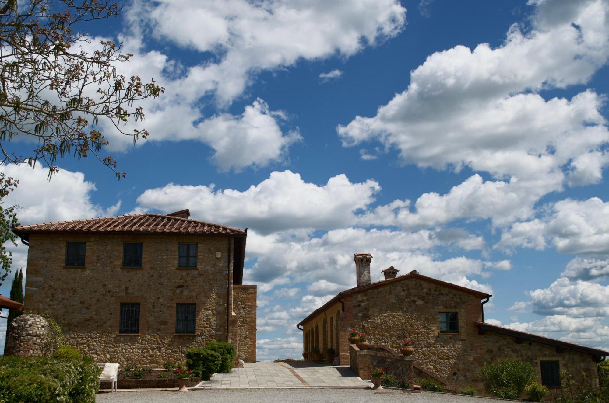 Villa Il Castagno Wine & Resort Siena Bagian luar foto