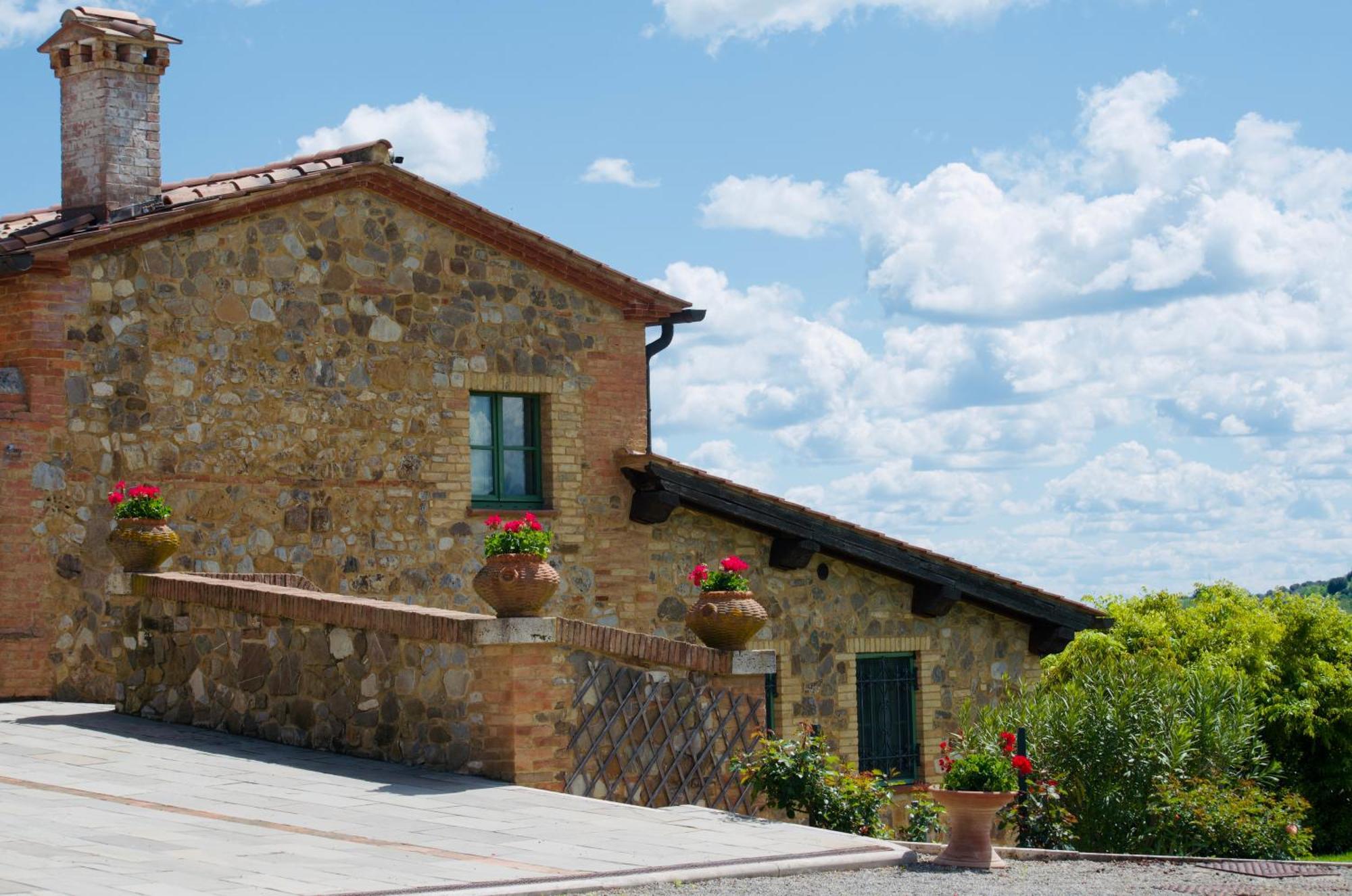 Villa Il Castagno Wine & Resort Siena Bagian luar foto