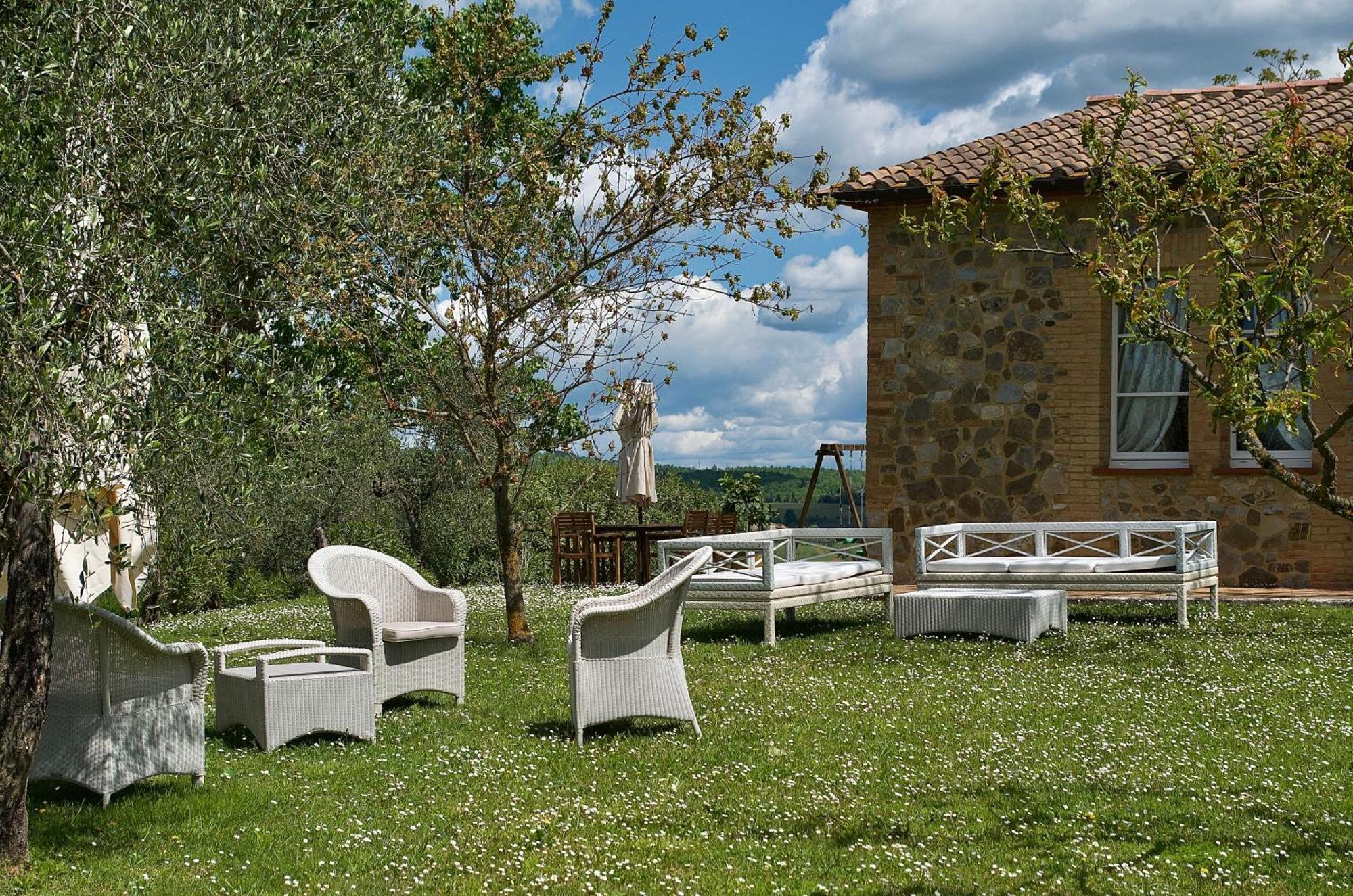 Villa Il Castagno Wine & Resort Siena Bagian luar foto