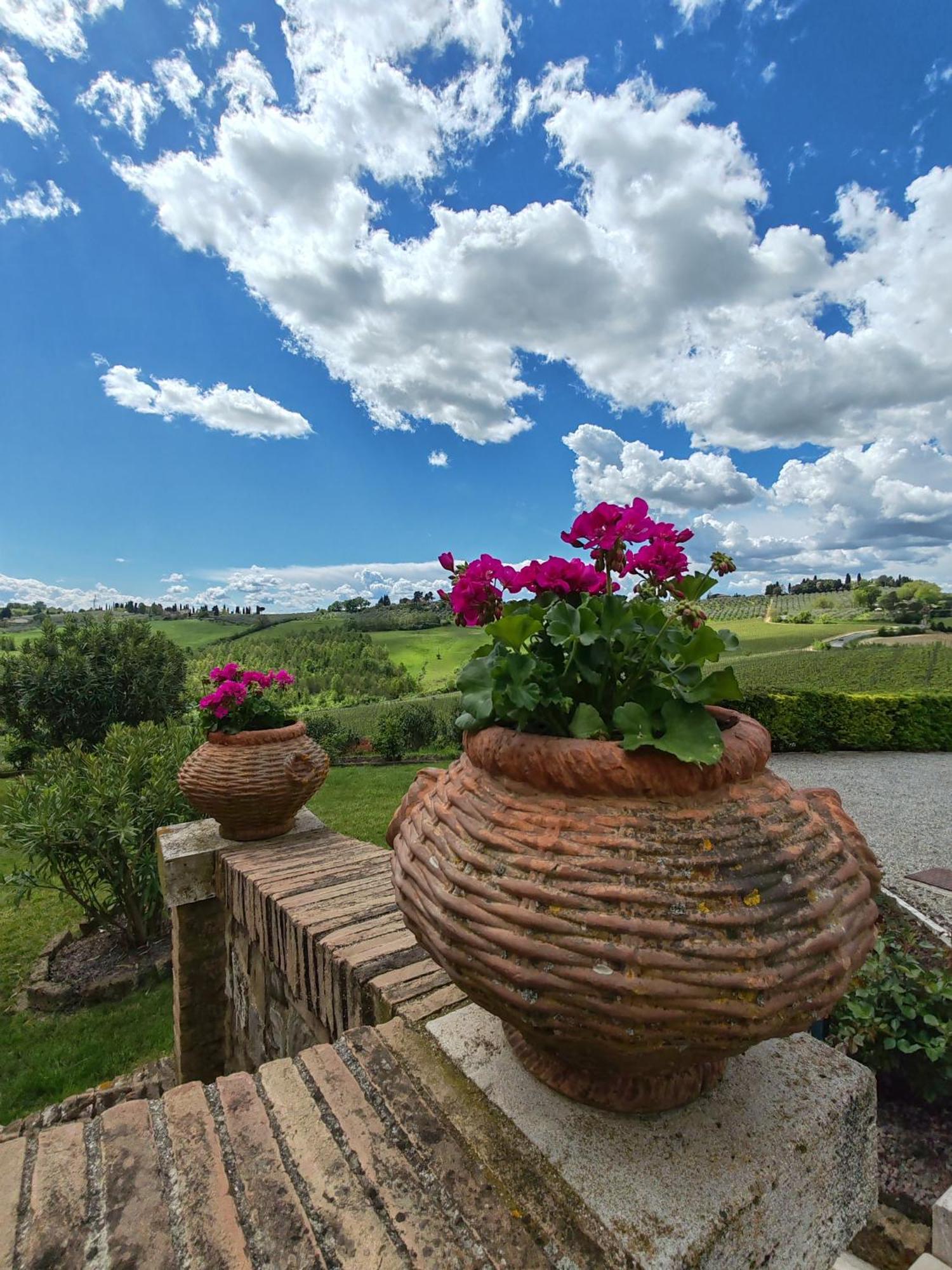 Villa Il Castagno Wine & Resort Siena Bagian luar foto