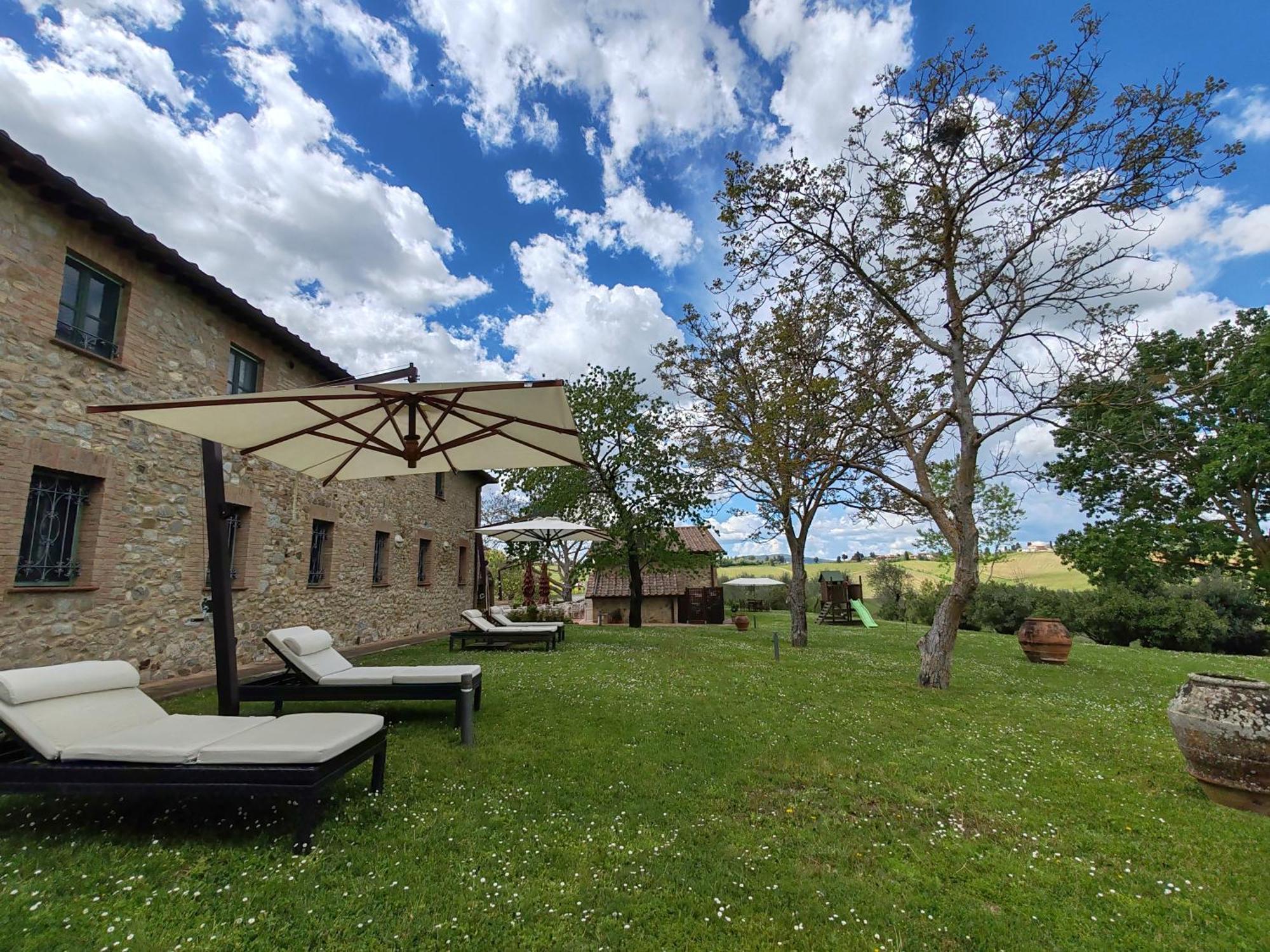 Villa Il Castagno Wine & Resort Siena Bagian luar foto